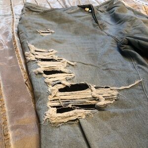 Forever 21 Premium Women Light Blue Mom Fit Distressed Jeans Size 16 EUC